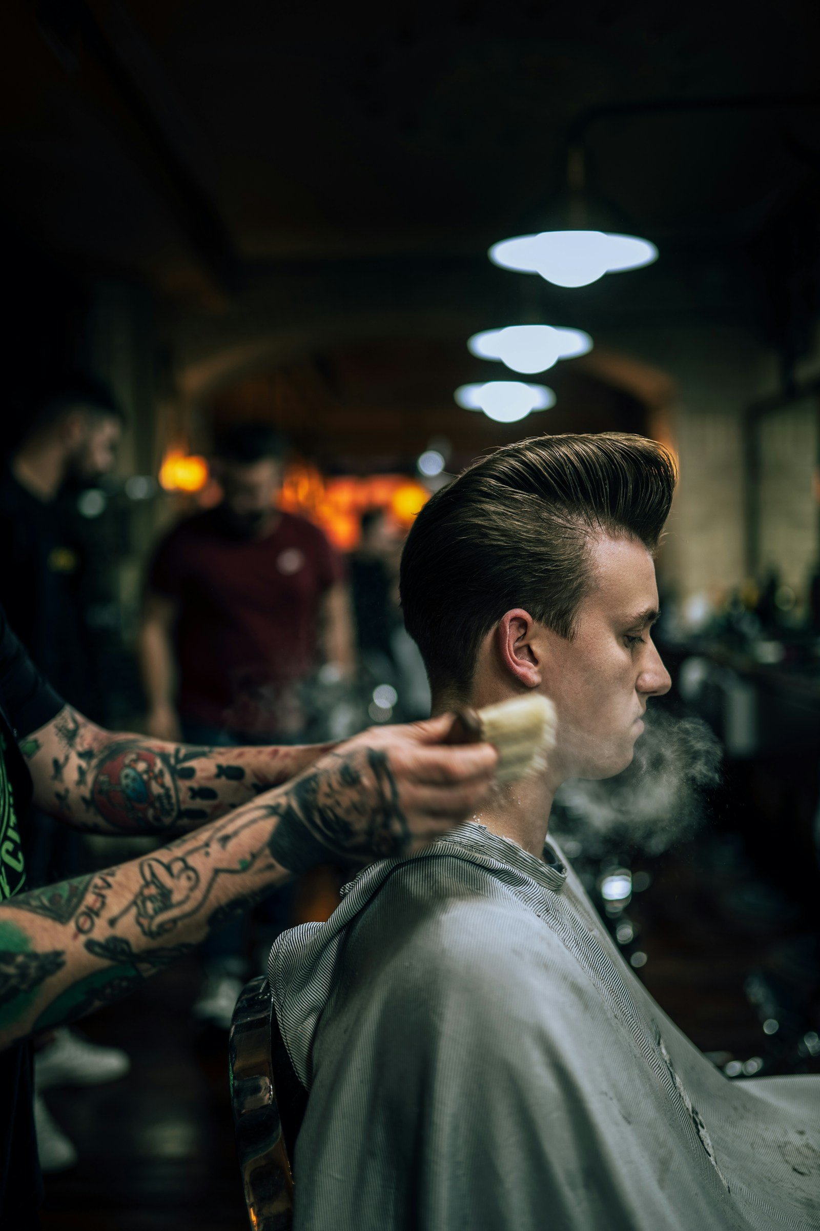 Fertig gestylter Pompadour nach Haarschnitt und Bartpflege